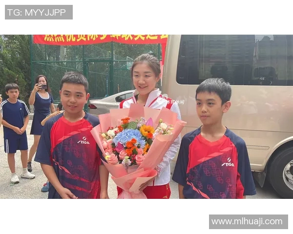 奥运冠军现身校园鼓励孩子坚持梦想